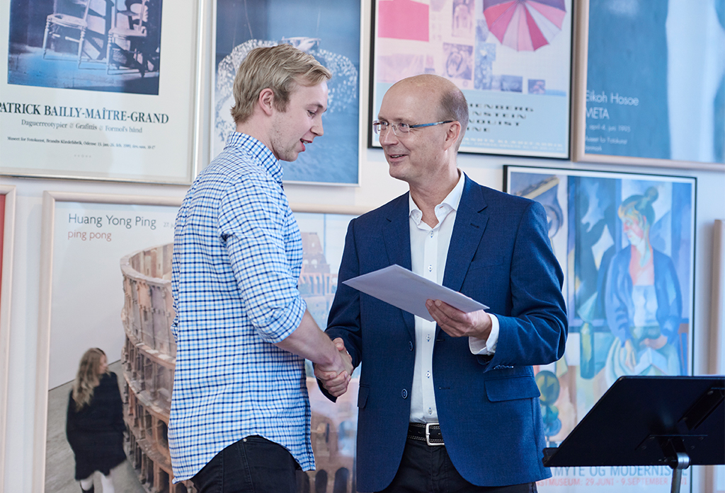 Medaljeoverrækkelse mediegrafiker Casper Geipel Jensen - sølv