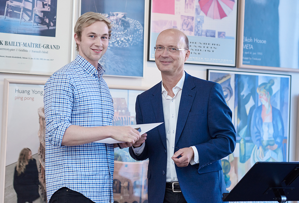 Medaljeoverrækkelse mediegrafiker Casper Geipel Jensen - sølv